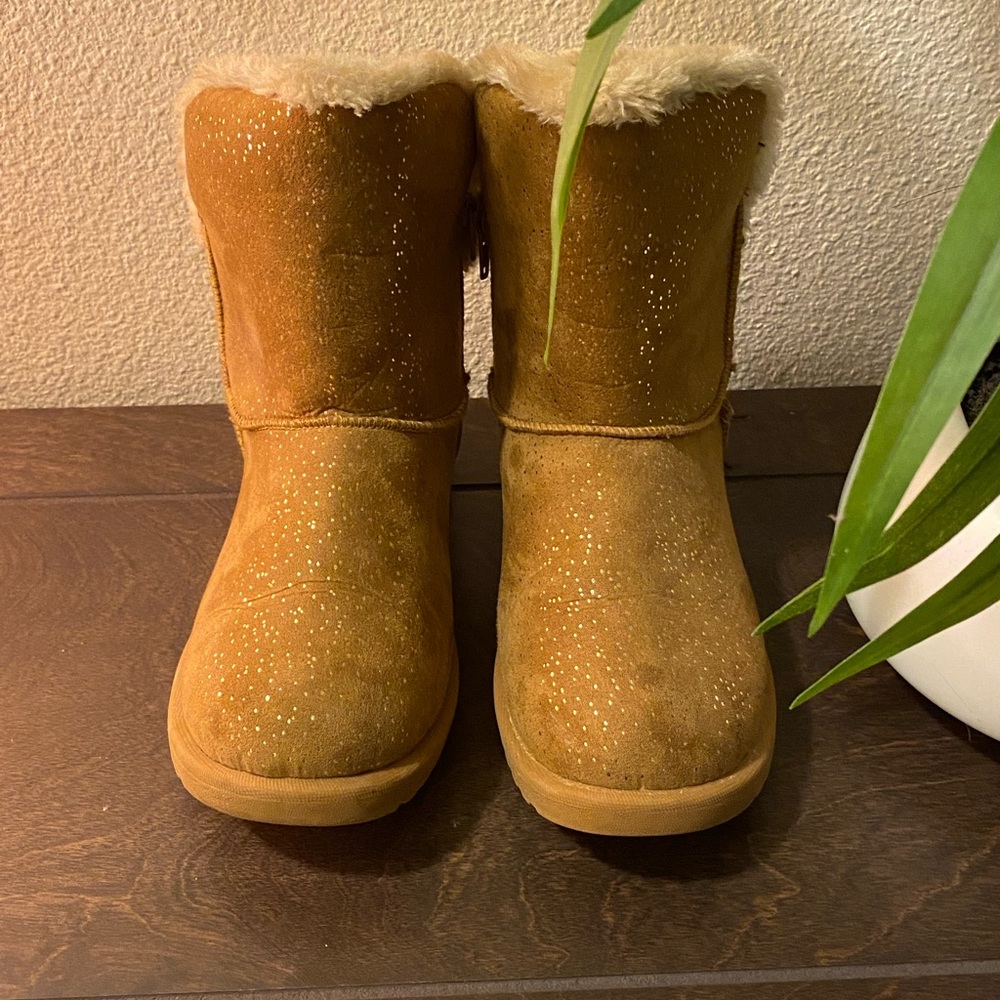 Roebuck & Co girl boots
